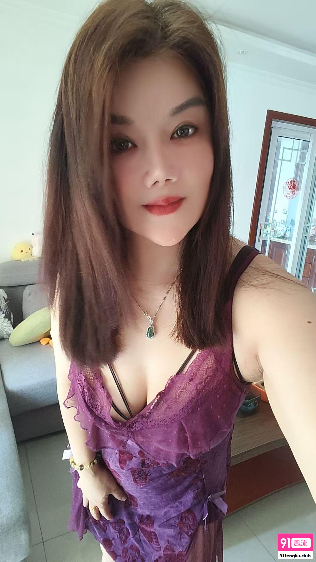 大波妩媚少妇
